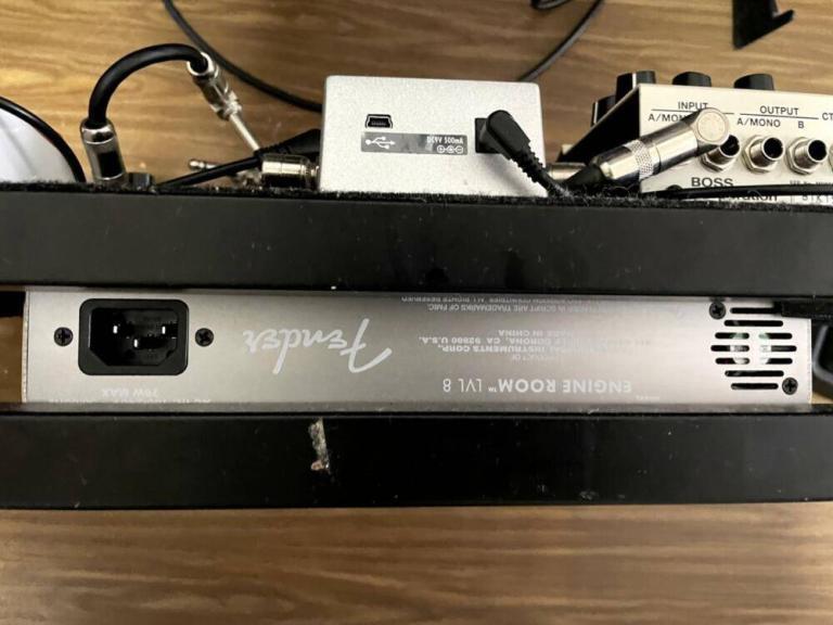 Fender Engine Room lvl8をPedal Train Classicに載せてボードを作成しました。 masa BLIK